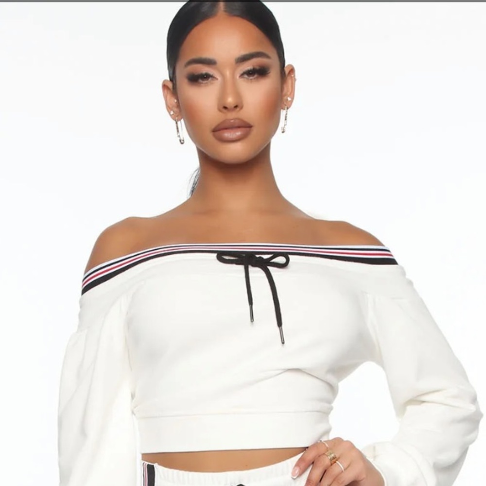 DANCE & MARVEL Off Shoulder Crop Top Sweatshirt Small